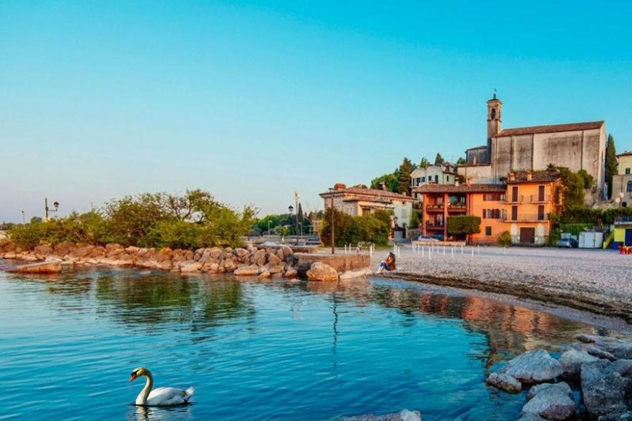 Luminoso Trilocale Con Piscina E Giardino Privato Apartment Desenzano del Garda Luaran gambar