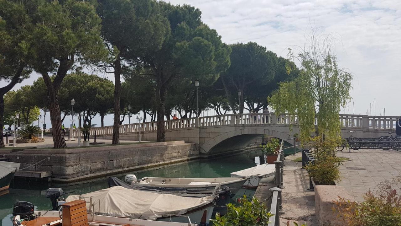 Luminoso Trilocale Con Piscina E Giardino Privato Apartment Desenzano del Garda Luaran gambar