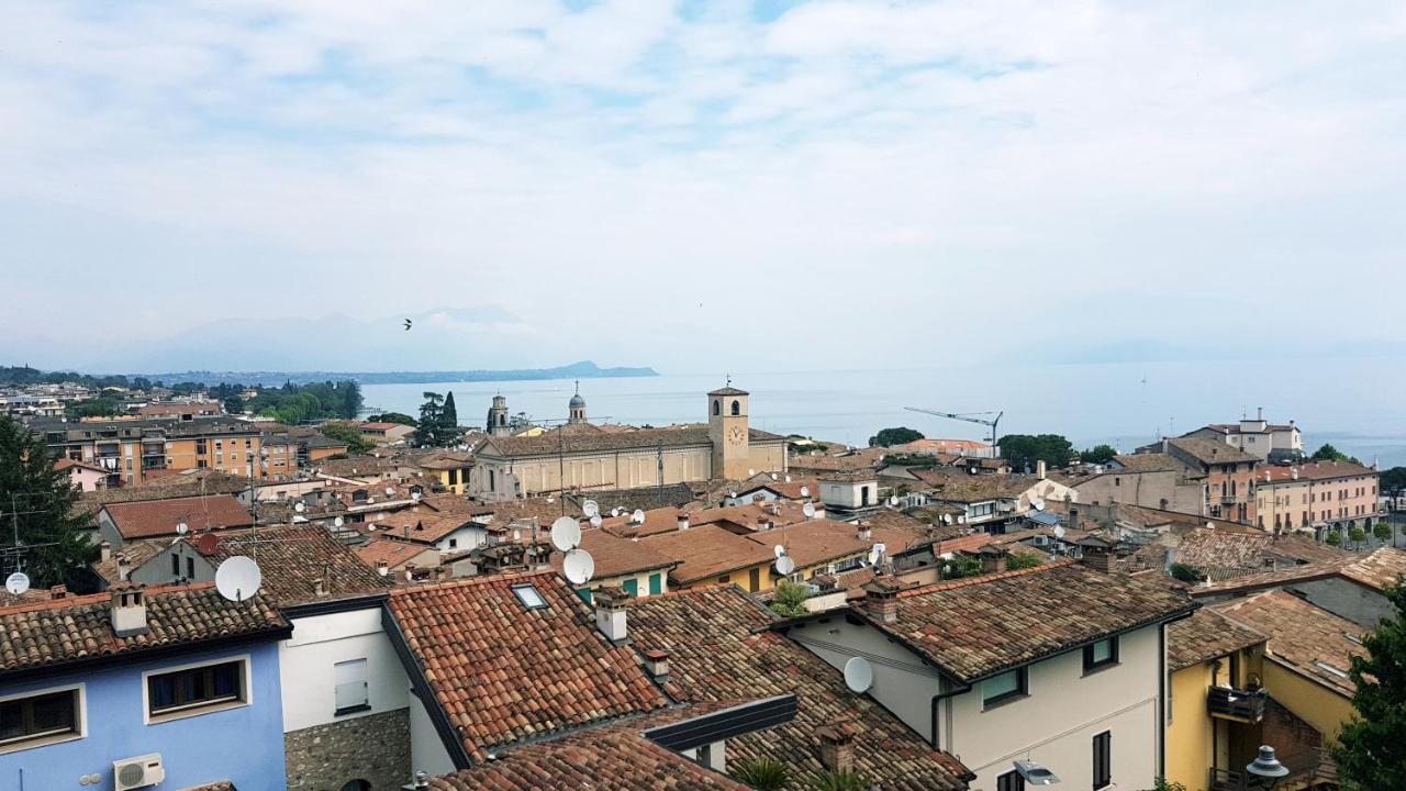 Luminoso Trilocale Con Piscina E Giardino Privato Apartment Desenzano del Garda Luaran gambar