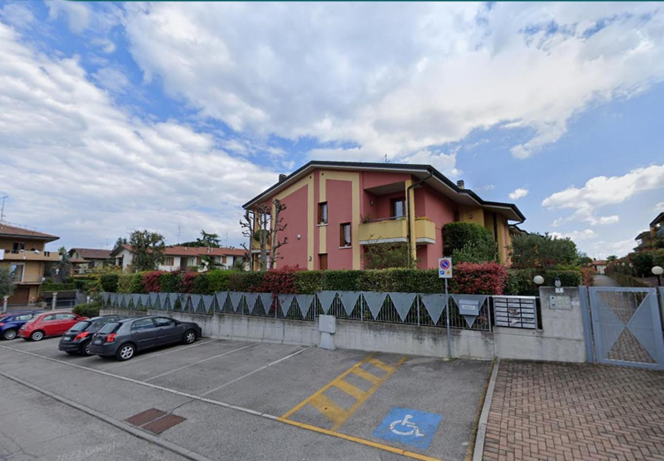 Luminoso Trilocale Con Piscina E Giardino Privato Apartment Desenzano del Garda Luaran gambar