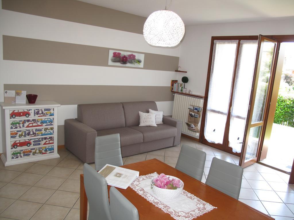 Luminoso Trilocale Con Piscina E Giardino Privato Apartment Desenzano del Garda Luaran gambar
