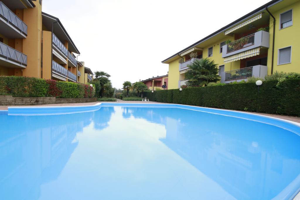 Luminoso Trilocale Con Piscina E Giardino Privato Apartment Desenzano del Garda Luaran gambar