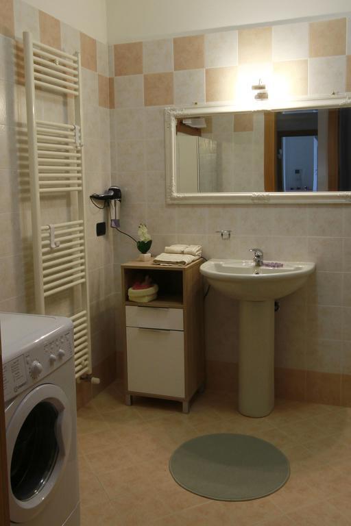 Luminoso Trilocale Con Piscina E Giardino Privato Apartment Desenzano del Garda Luaran gambar