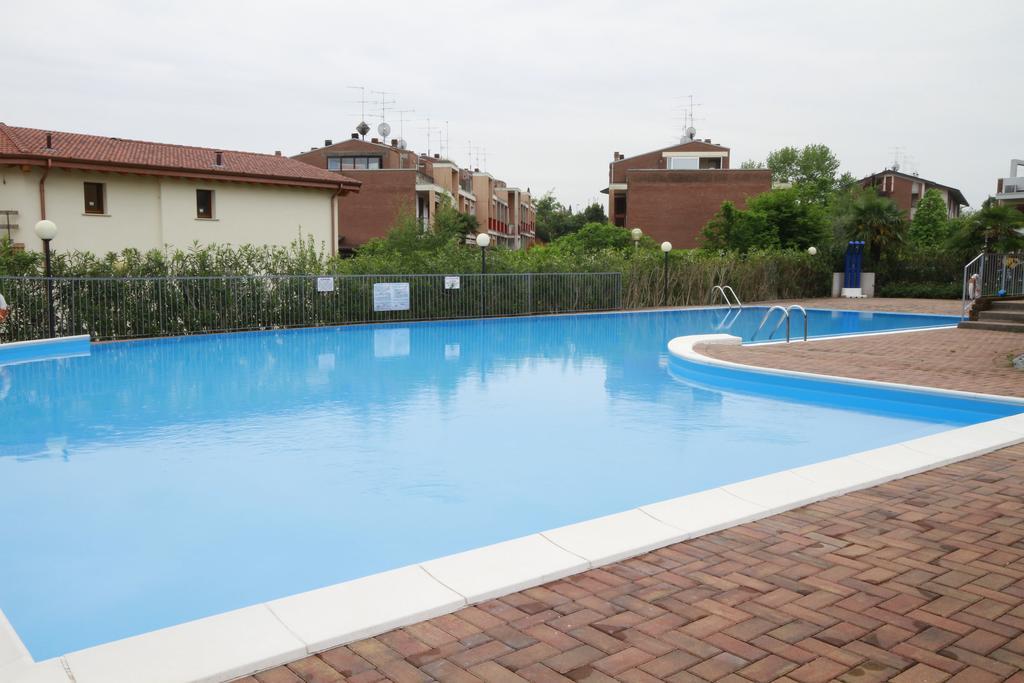 Luminoso Trilocale Con Piscina E Giardino Privato Apartment Desenzano del Garda Luaran gambar