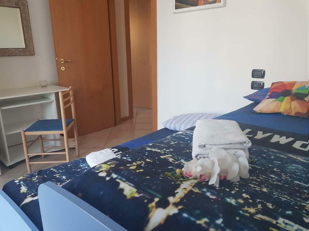 Luminoso Trilocale Con Piscina E Giardino Privato Apartment Desenzano del Garda Luaran gambar