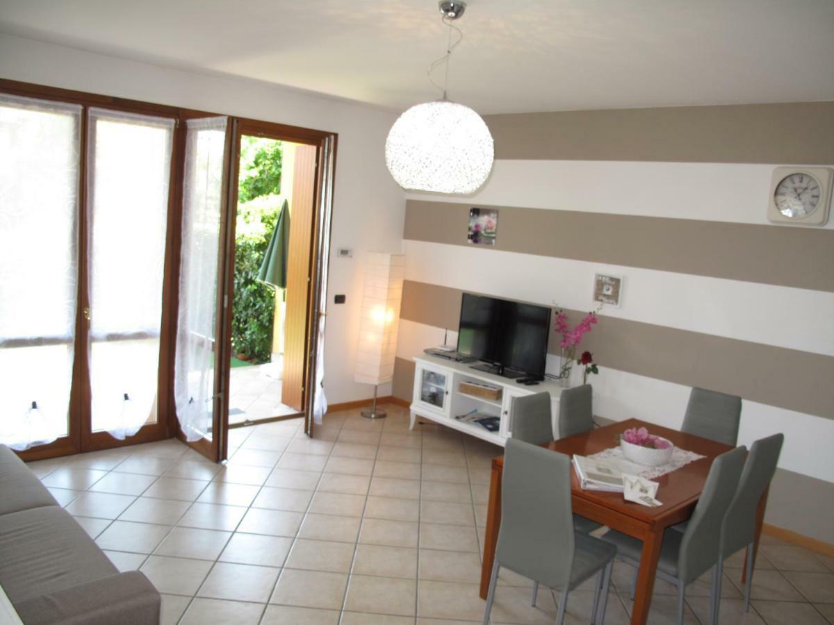Luminoso Trilocale Con Piscina E Giardino Privato Apartment Desenzano del Garda Luaran gambar