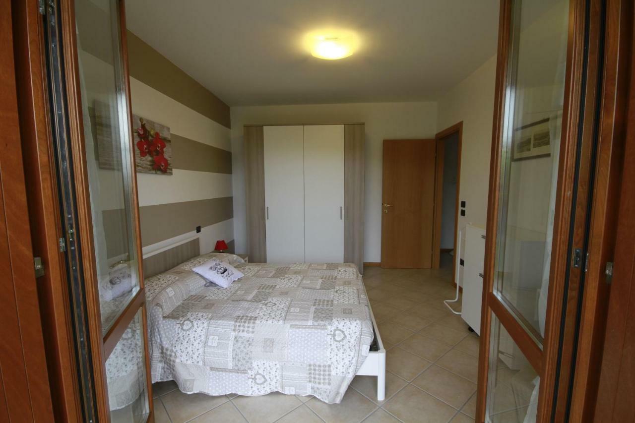 Luminoso Trilocale Con Piscina E Giardino Privato Apartment Desenzano del Garda Luaran gambar